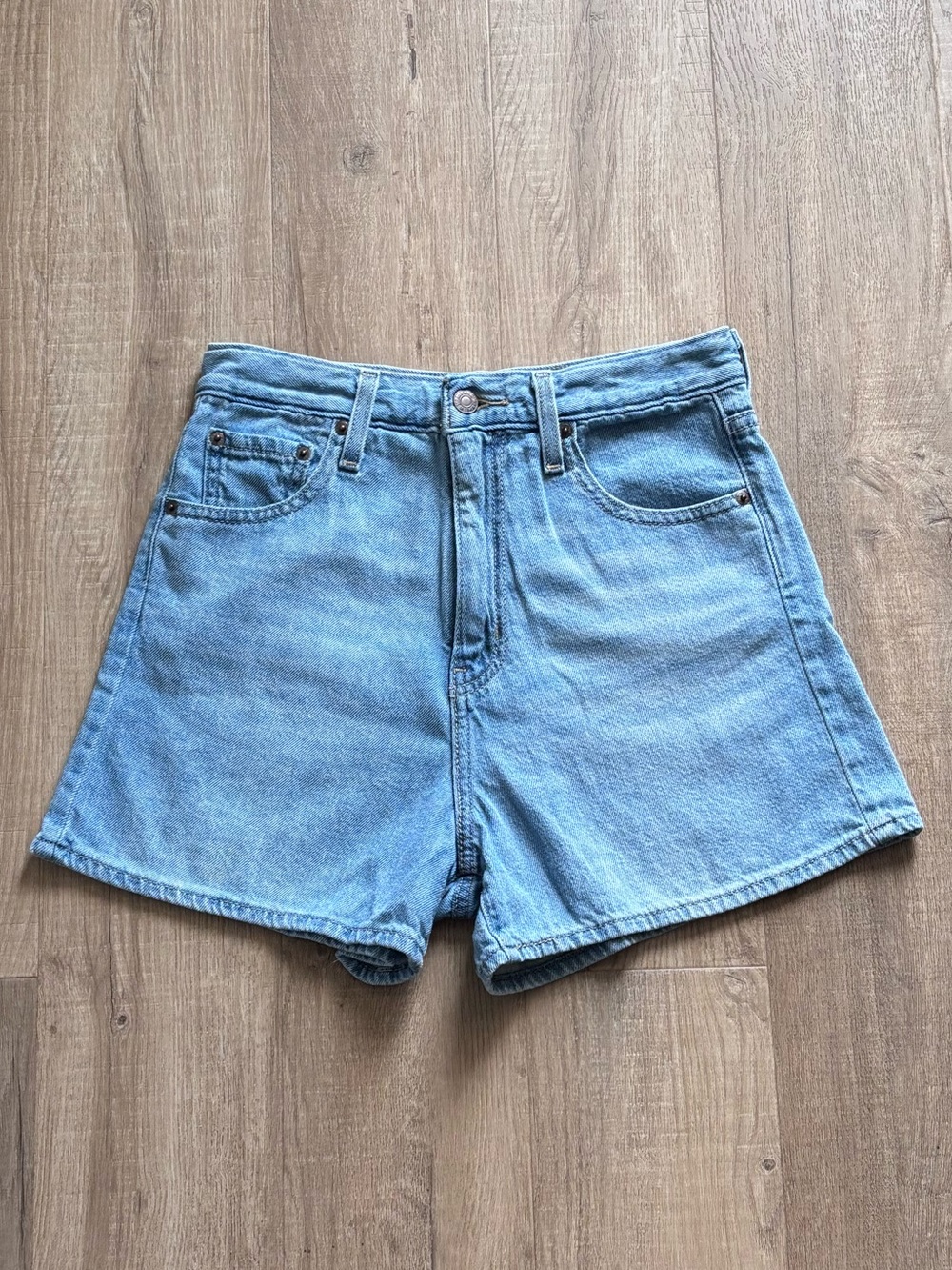 Levi's High Loose Short in Blue